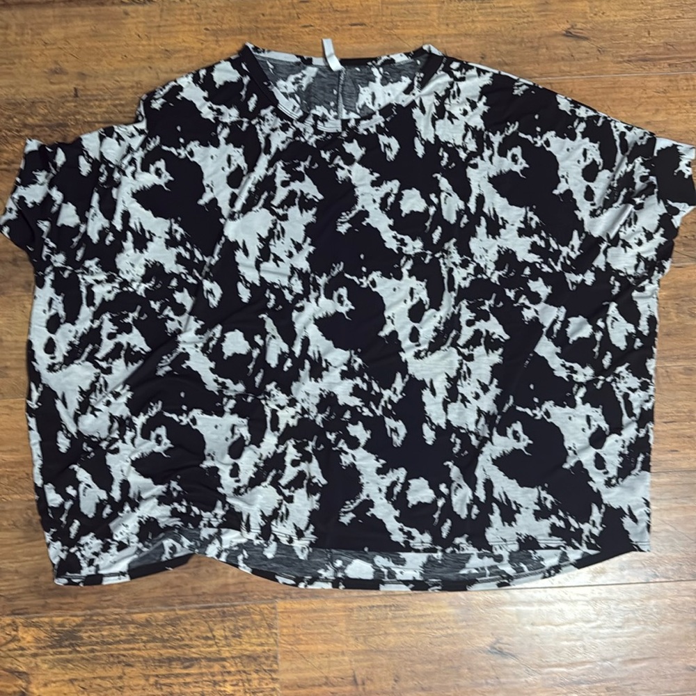 Dear Scarlett black and white blouse